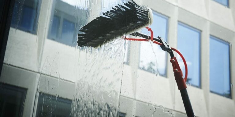 Squeegee vs Pure Water: What's the Best Window Cleaning Technique? 1